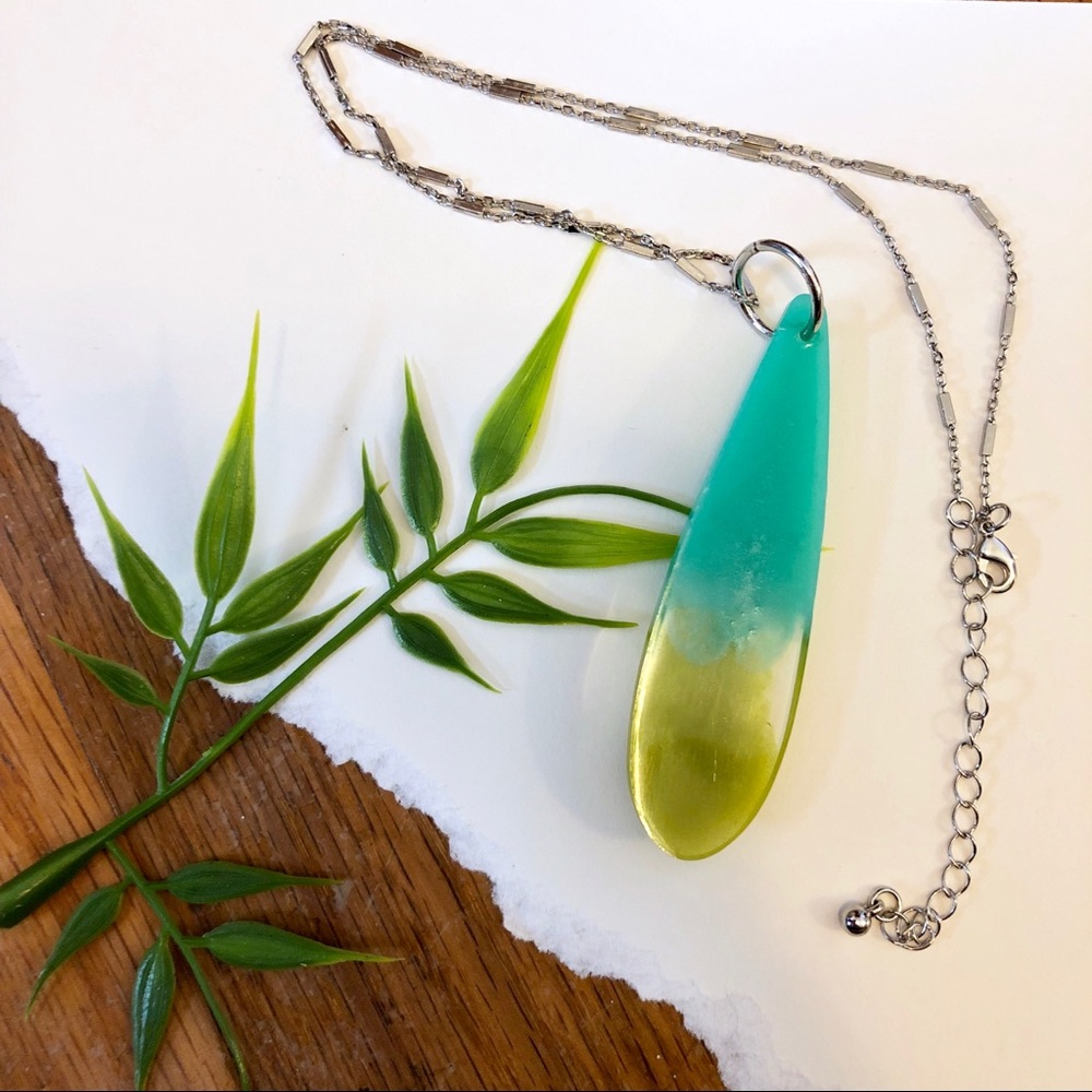 Modern Necklace - Picture 2 of 3